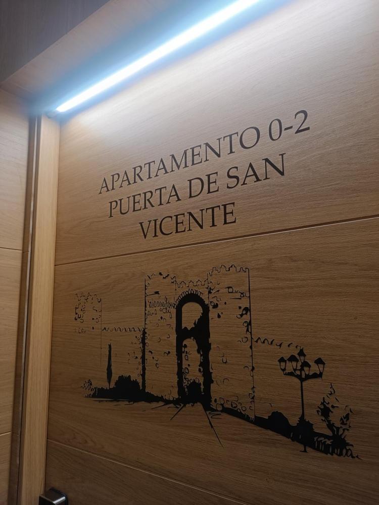 Apartamentos Turisticos Avila Puerta De San Vicente 0-2 Exterior photo