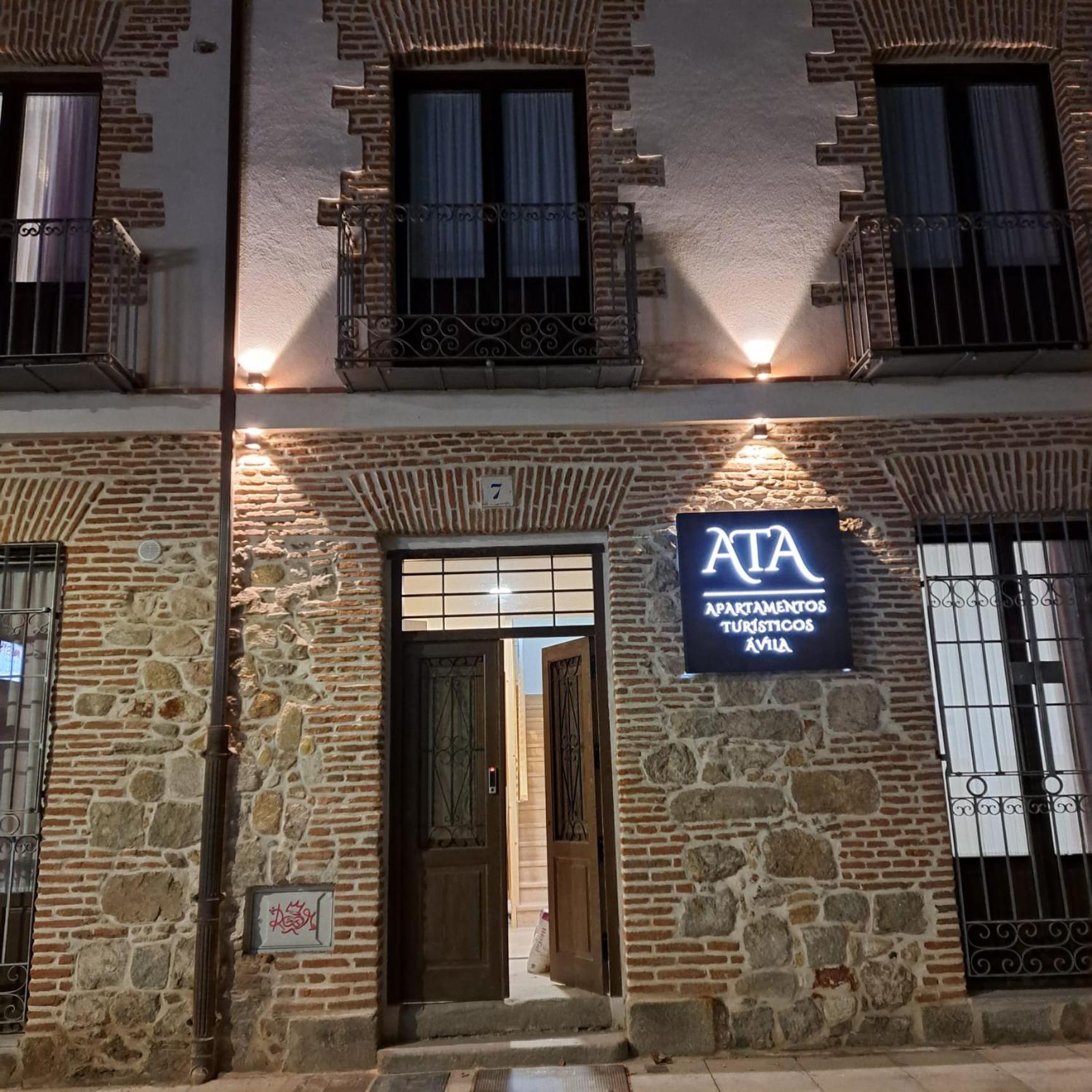 Apartamentos Turisticos Avila Puerta De San Vicente 0-2 Exterior photo