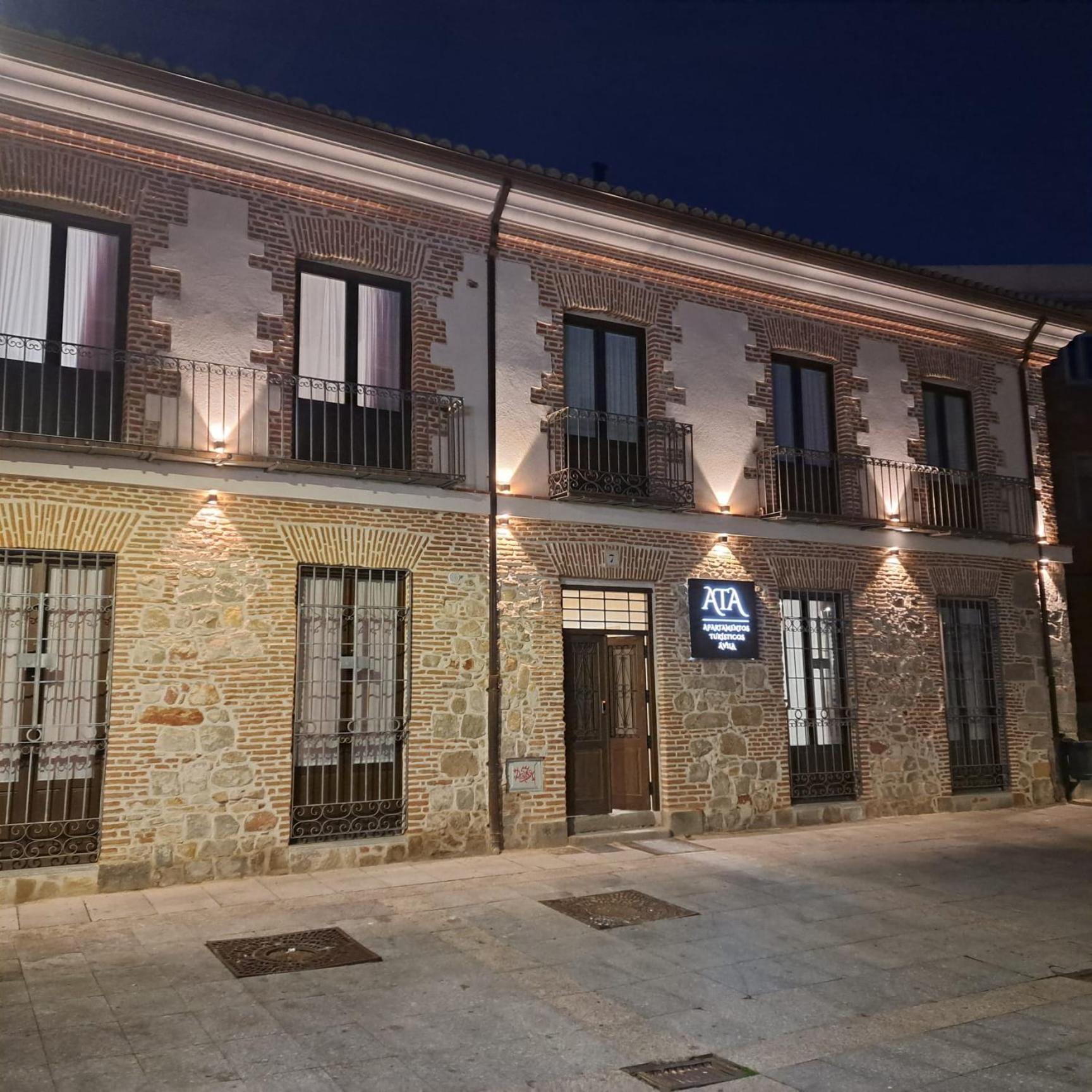 Apartamentos Turisticos Avila Puerta De San Vicente 0-2 Exterior photo